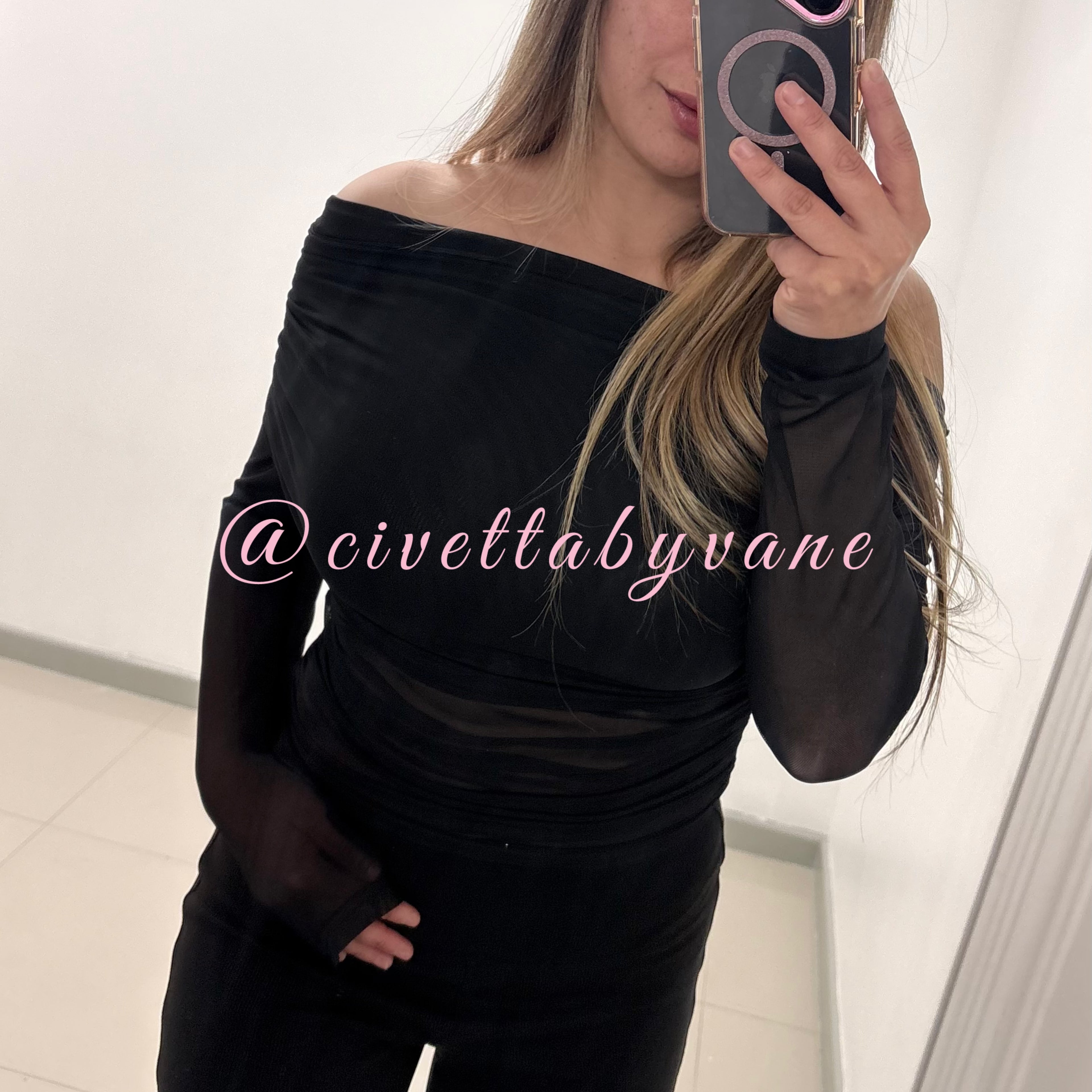 Blusa negra con transparencia